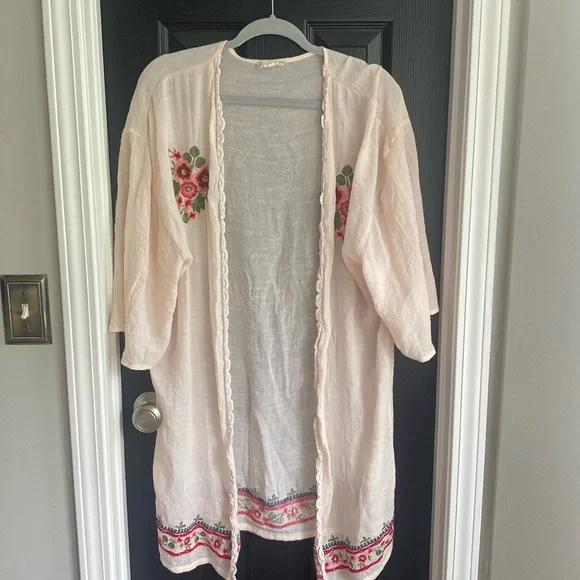 Altar’d State Light Pink Floral Embroidered Kimono-Size Large - Picture 1 of 7
